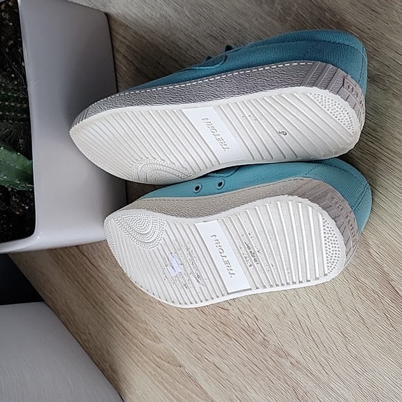 Tretorn Nylite shoes NWOT - Picture 8 of 8